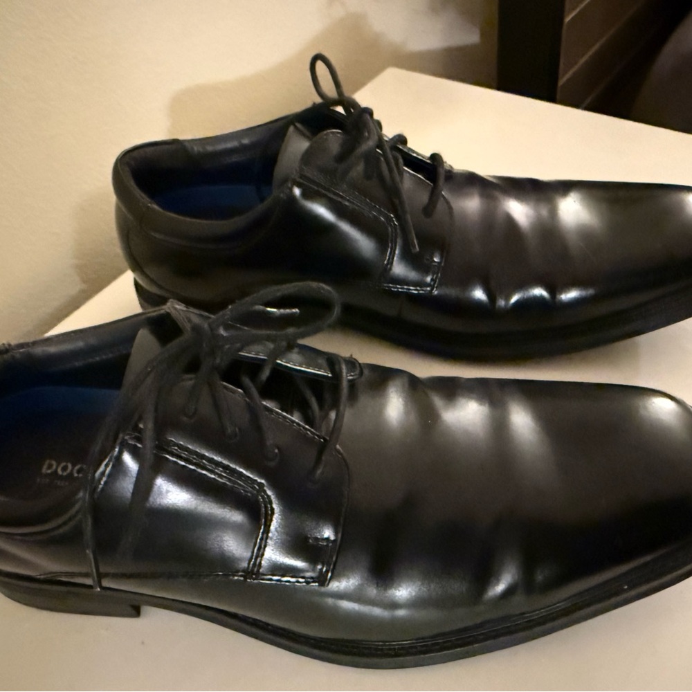 Dockers Black Leather Oxfords
